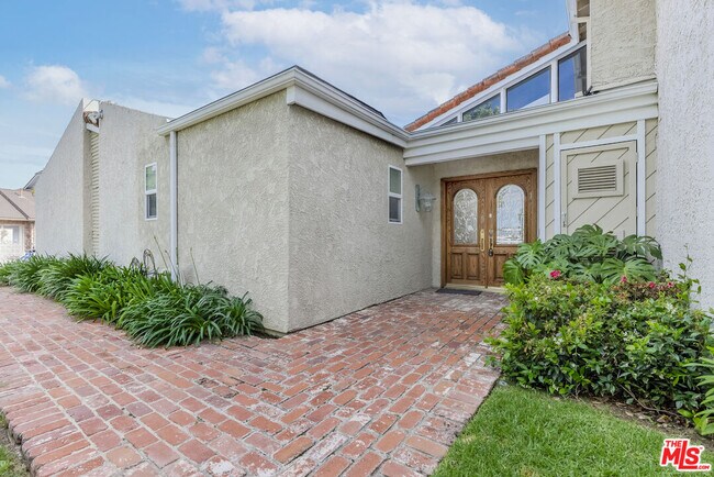 Photo - 2637 Angelo Dr