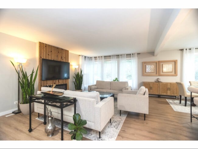 Photo - 726 Lawler Ave