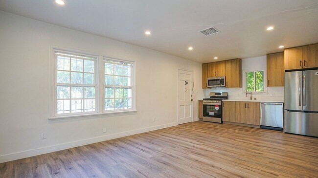 6112 Saturn St Unit 1/4