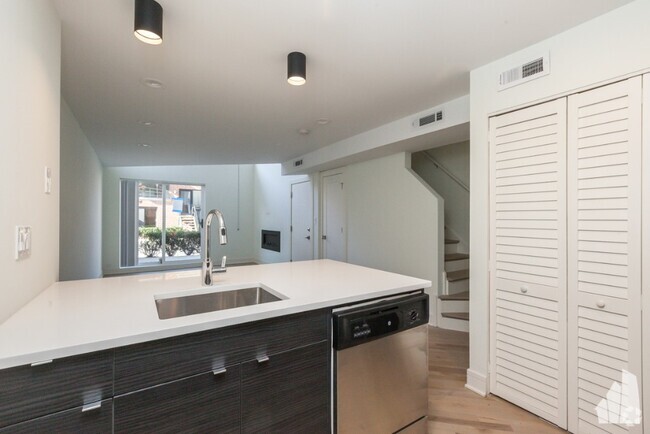 Building Photo - 1014 W Grace St Unit 944 -C202 Rental