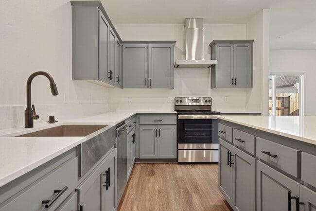 Kitchen - 522 Bedfordshire Dr Unit Main