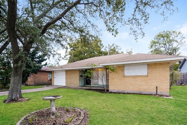 Photo - 1610 13th Ave N