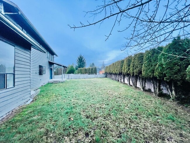 Photo - Luxurious 4-Bedroom Retreat with Mount Rainier Views in Dash Point