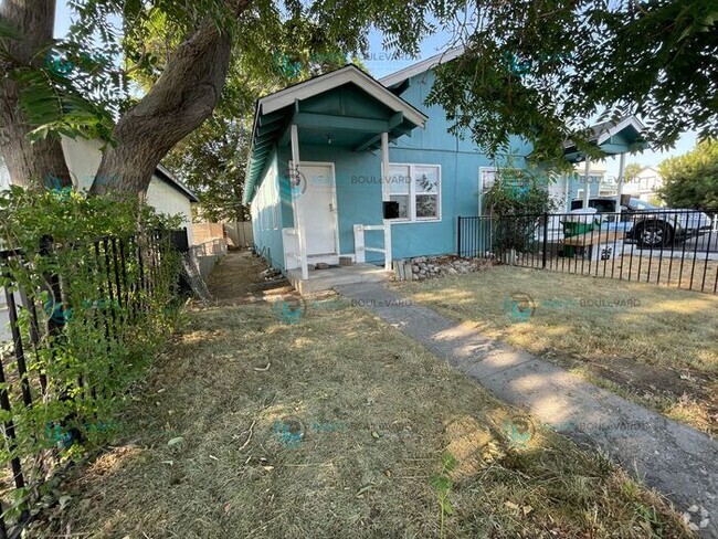 Building Photo - Charming Cottage with Private Yards, Parki... Rental