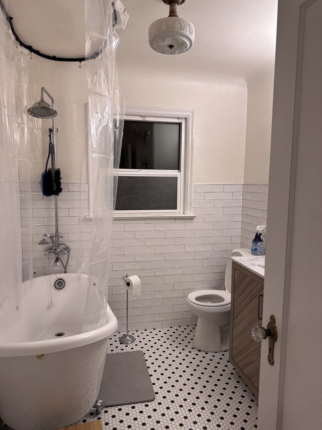 Photo - 118 E 62nd St