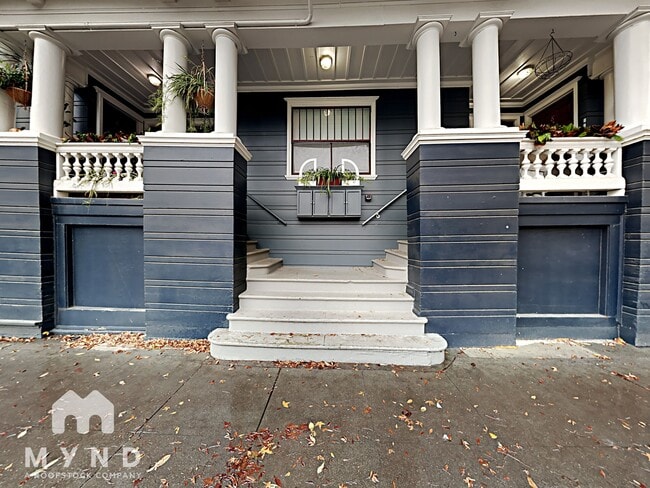 Building Photo - 821 14th St Rental