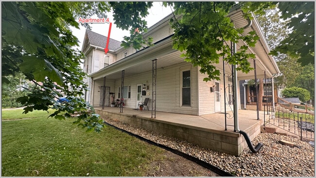 Building Photo - 712 Poplar St Unit 4