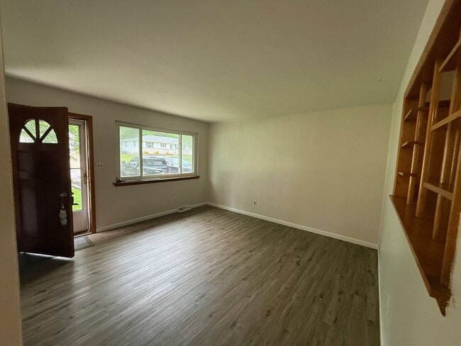 Photo - Conveniently located in the heart of Arnold!