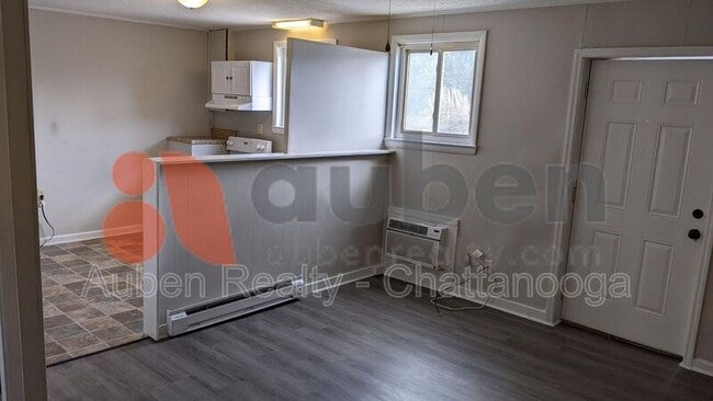 Photo - 566 Julian Rd