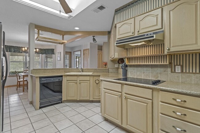 Photo - 5942 Brook Falls