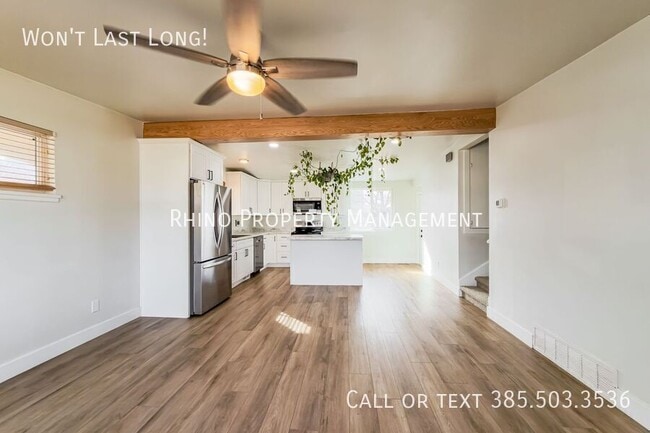 Building Photo - 1993 Champagne Ave