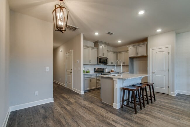 112 Brighton Ln