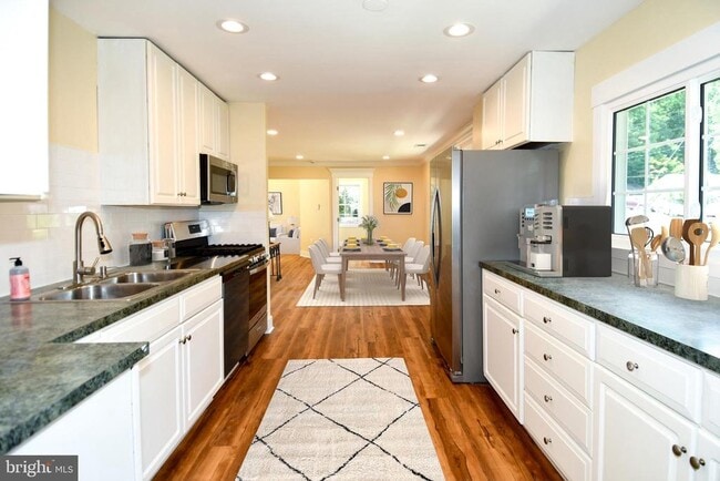 Photo - 5523 Halwis St