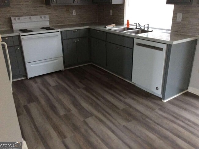 Photo - 106 Richard Way