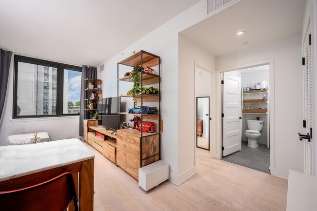 Photo - 10 Provost St Unit 906R