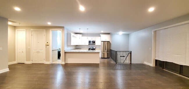 Photo - 425 E 42nd St Unit 1F