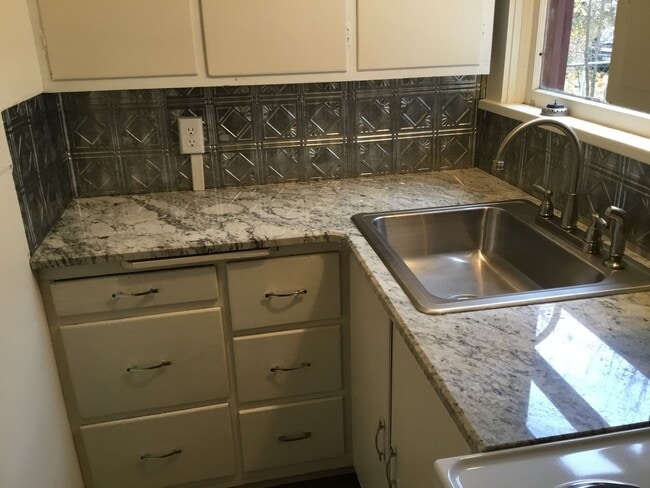 Photo - MOVE IN SPECIAL:  HALF OFF 1ST MONTH'S REN... Unit MAI411-2