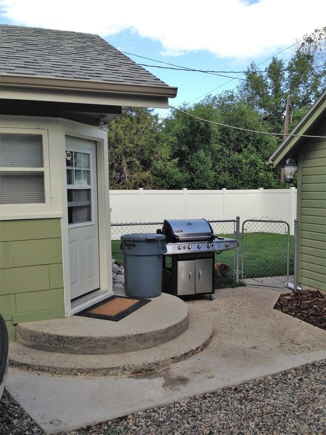 Photo - Charming 2 Bedroom Home Near Pioneer Park, Hospitals & Schools!