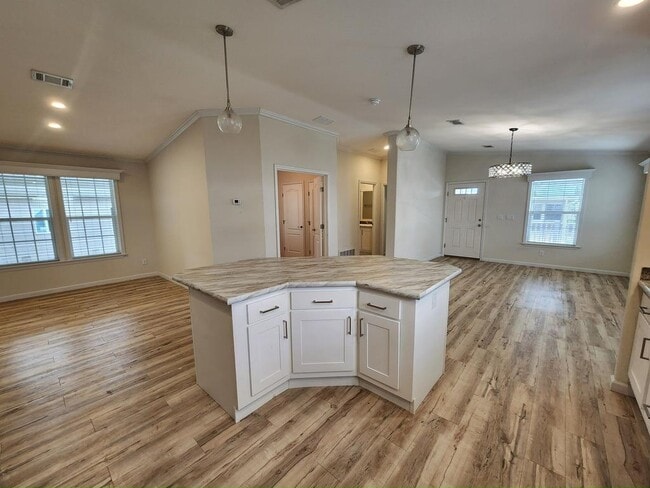 Photo - 215 Caviller Ct