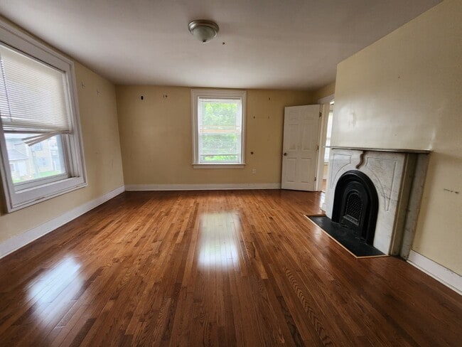 Building Photo - 133 Hobart St Unit 2