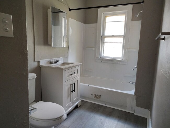 Photo - 2338 N 15th St Unit Upper Rear