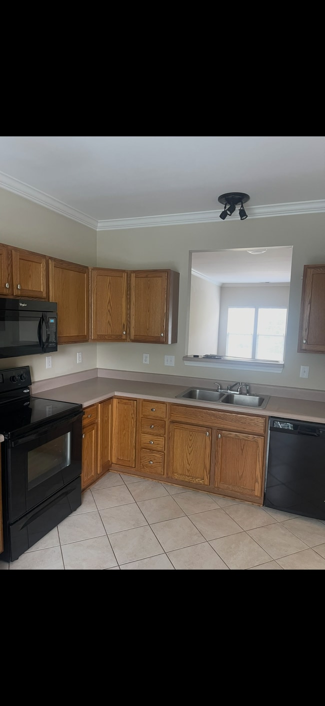 Photo - Room in Townhome on Reese Blvd W