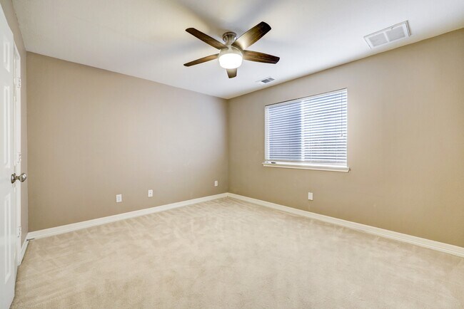 Photo - 5314 Blossom St