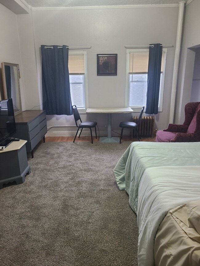 Building Photo - 2344 Prospect Ave E Unit 212