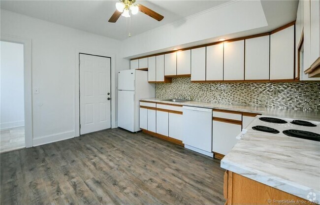 Building Photo - 26 Eastwood Ave Unit 3 Rental