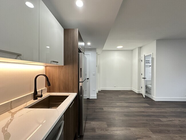 Photo - 1553 W Hollywood Ave Unit 203