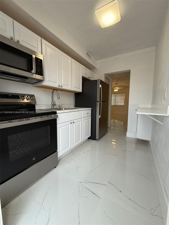 Building Photo - 3401 SW 9th Terrace Unit 1B Rental