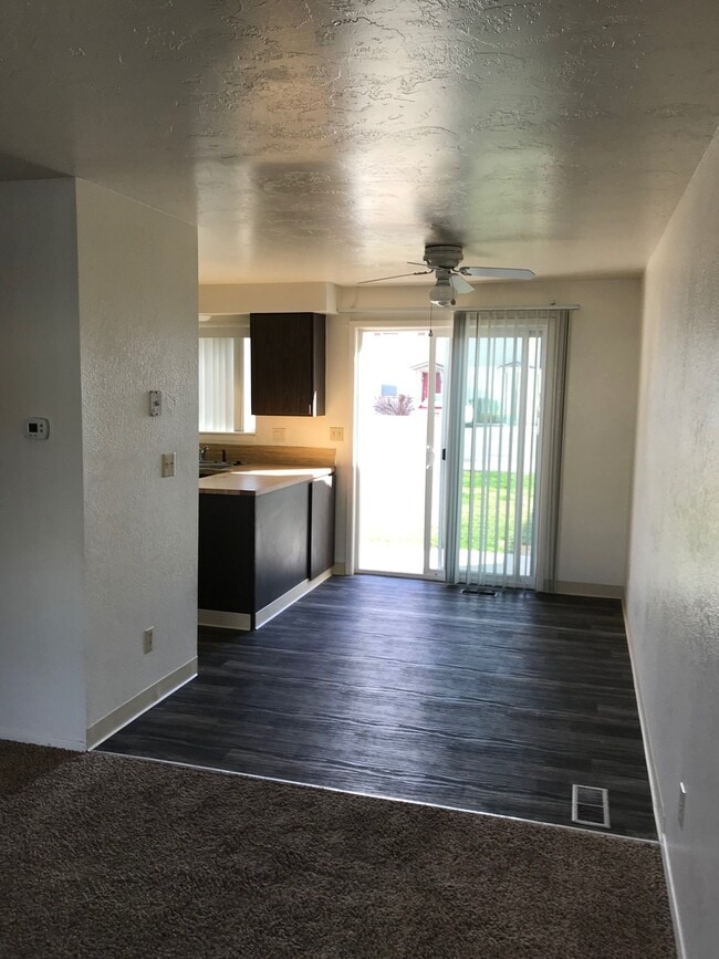 Building Photo - 1220 S Juniper St Unit 103