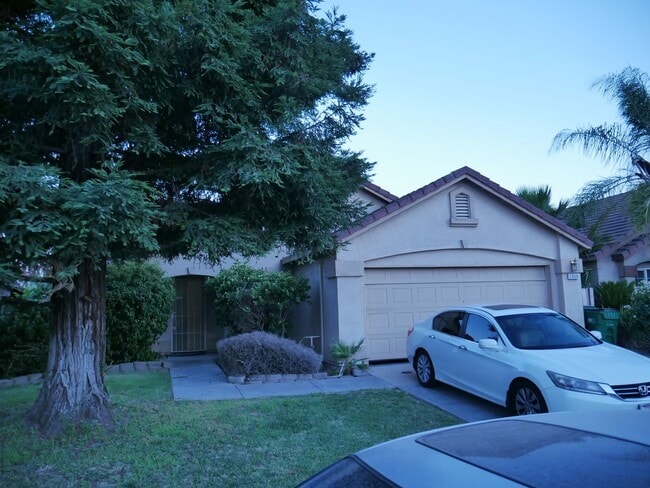 Building Photo - 1 Story Home With Excellent Curb Appeal