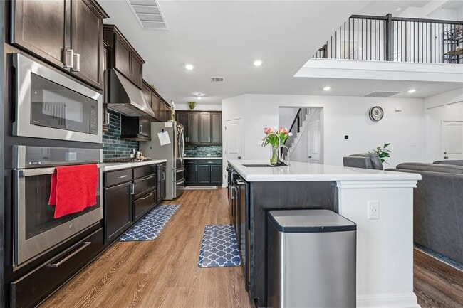 Photo - 317 Barton Oak Trl