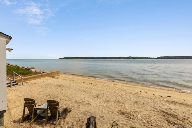 Photo - 335 Centre Island Rd