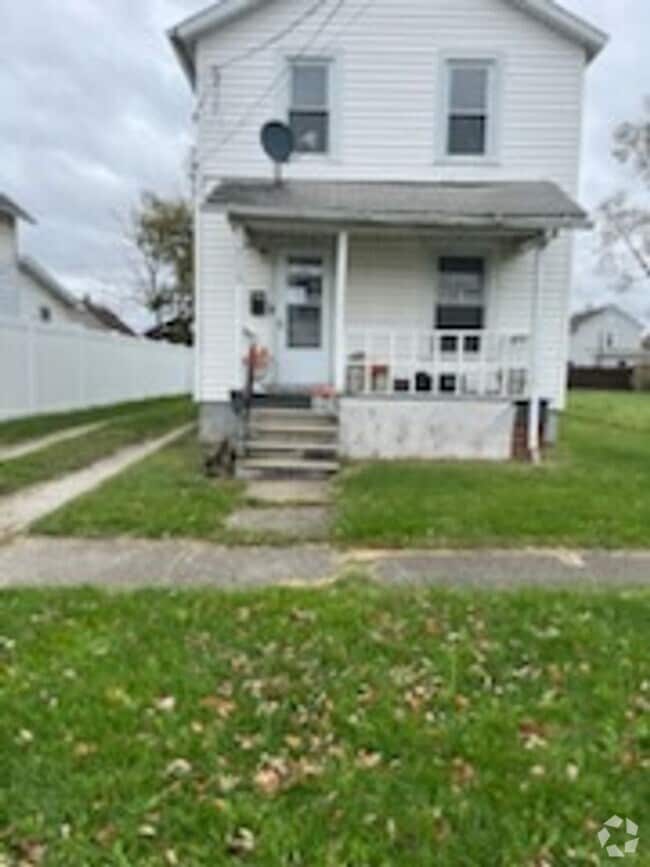 Building Photo - Section 8 welcome, 3 bedrooms 1 Bath. Spac... Rental
