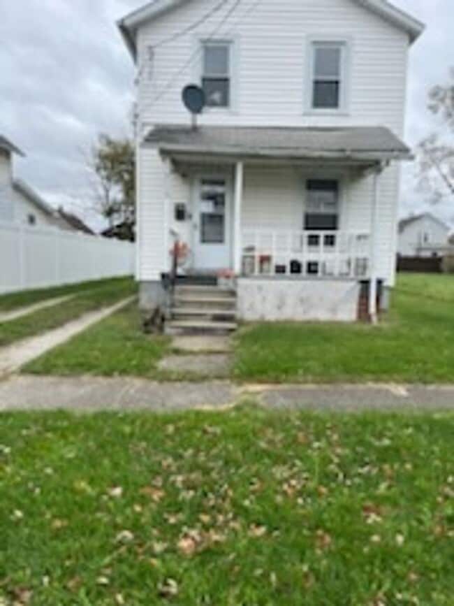 Section 8 welcome, 3 bedrooms 1 Bath. Spac... - Section 8 welcome, 3 bedrooms 1 Bath. Spac... House