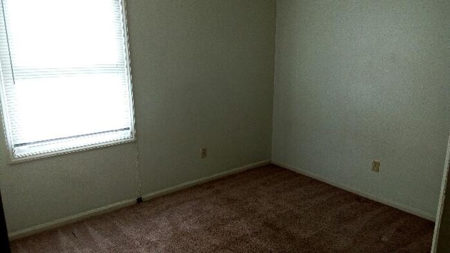 Photo - 421 Cumbrian Ct