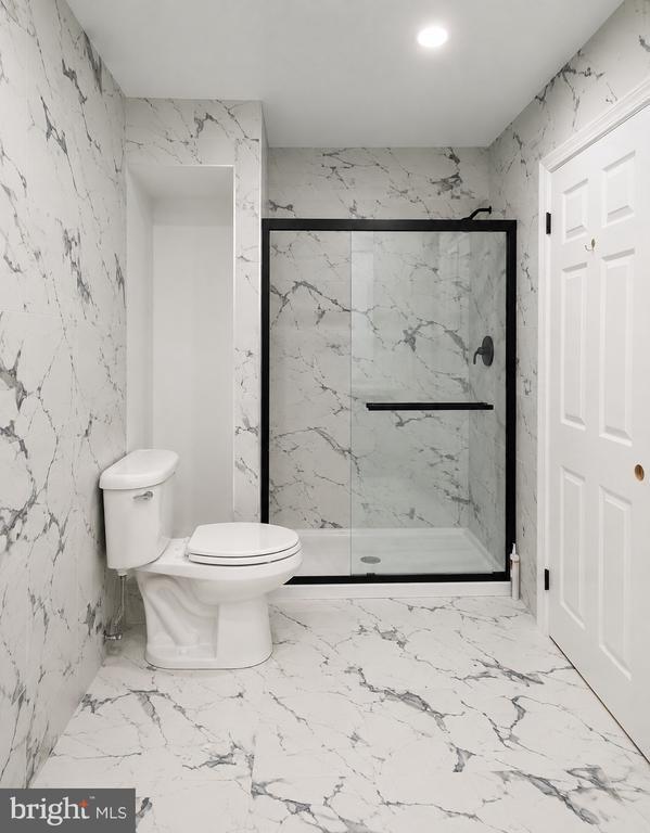 Building Photo - 810 Diamond Dr Unit 810