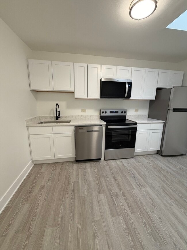 Photo - 7200 N Claremont Ave