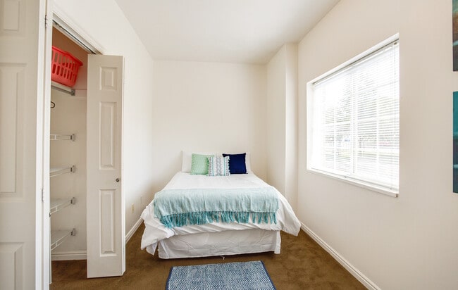 Photo - University Towers Apartments-Student