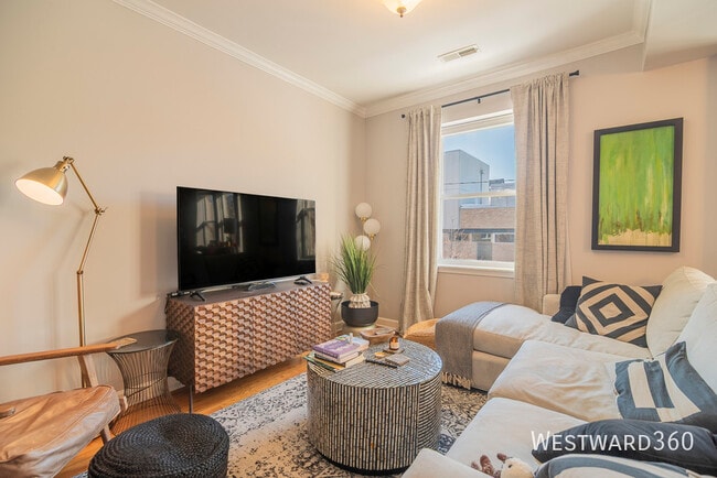 Photo - 2209 N Drake-1 Unidad 1