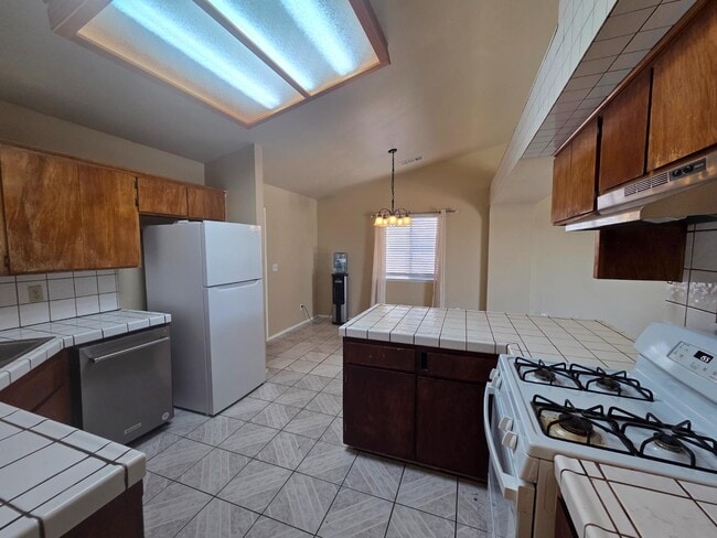 Photo - 1199 Hawthorn St