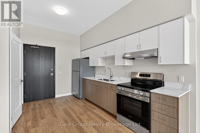 Photo - 785 Southwood Way