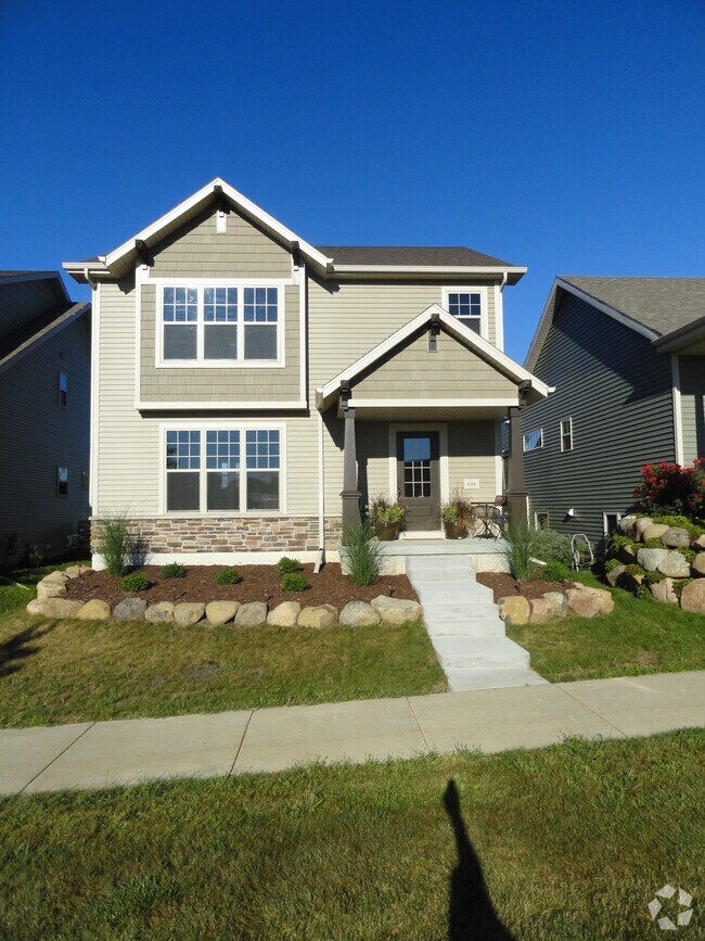 Building Photo - 634 Lone Oak Ln Rental