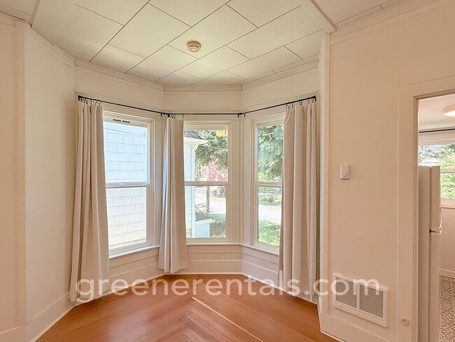 Photo - The Linn Apartments Unit 3