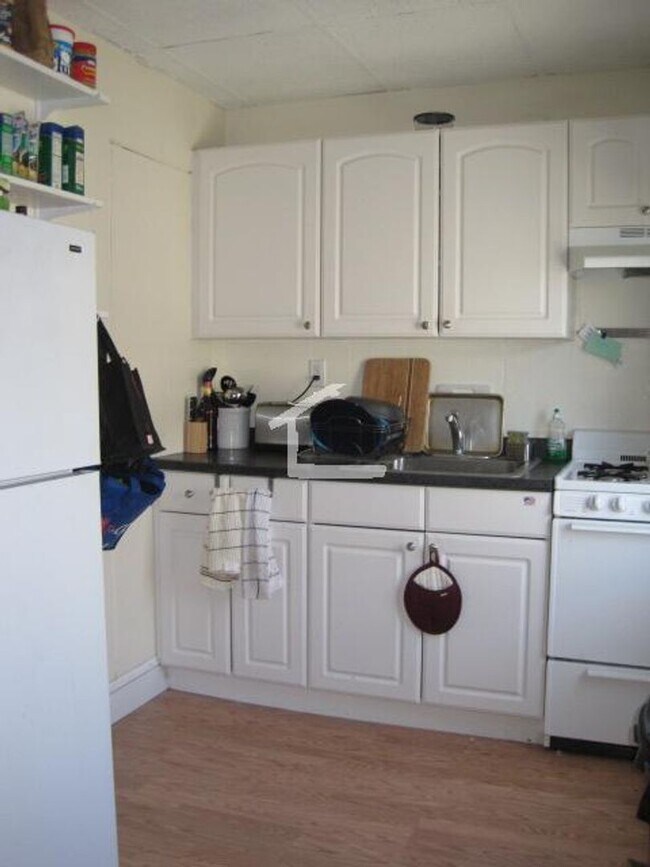 Photo - Apartment with a porch?