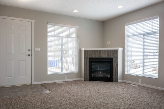 Photo - 4705-D-4749 49 Ave
