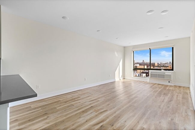 Photo - 433 62nd St