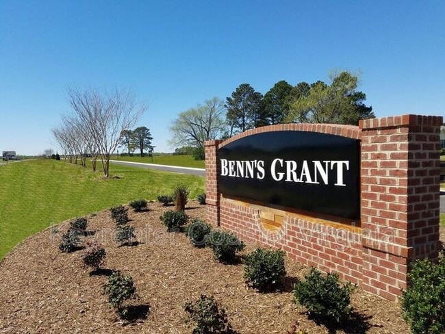 Photo - 176 Boxwood Ln